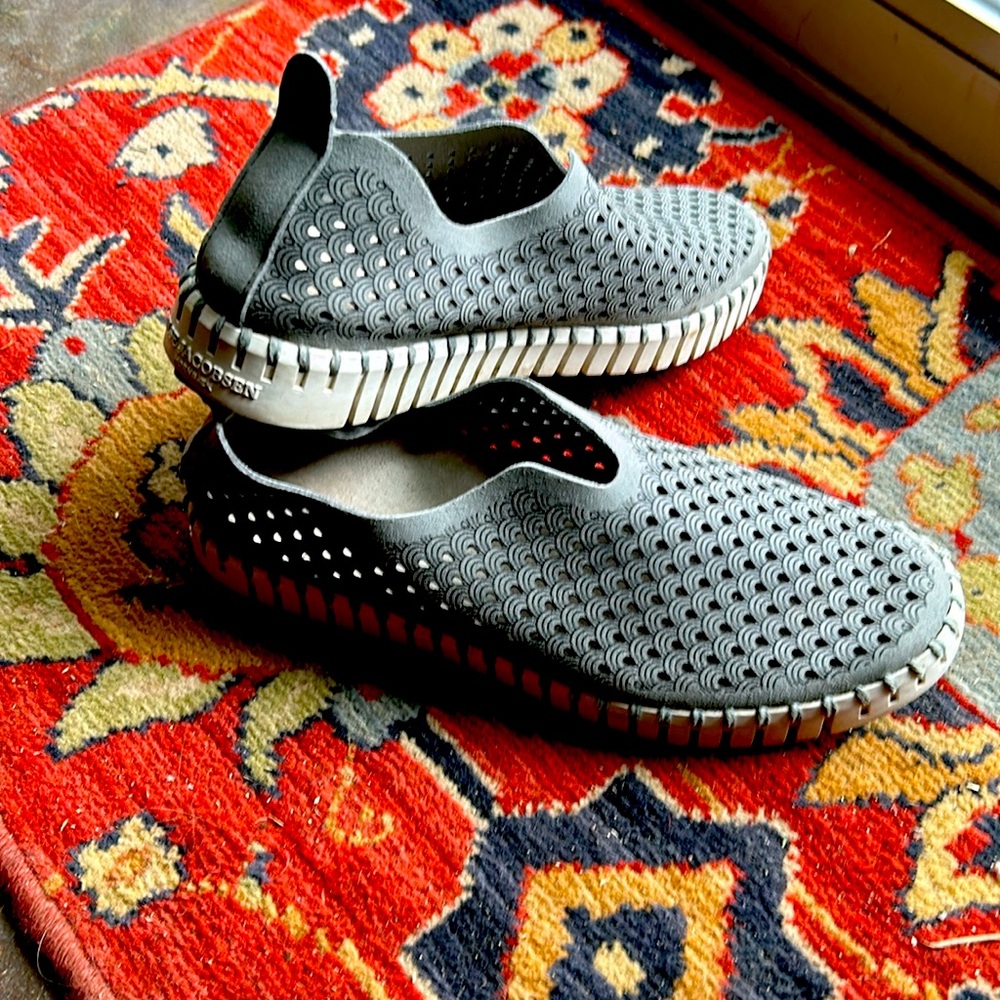 Ilse Jacobsen athleisure Tulip slip on shoes, gray size 6/ 36 M-like new!